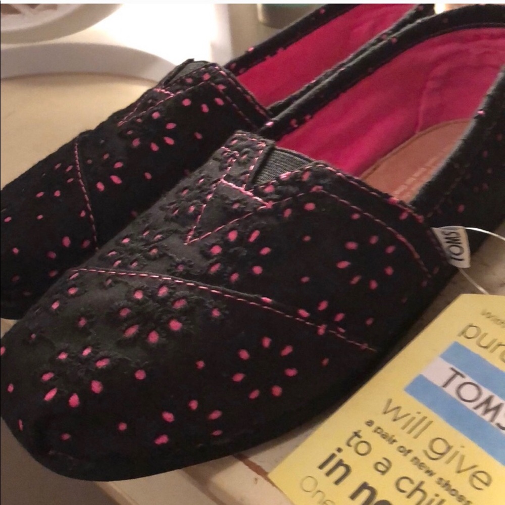 Brand new toms